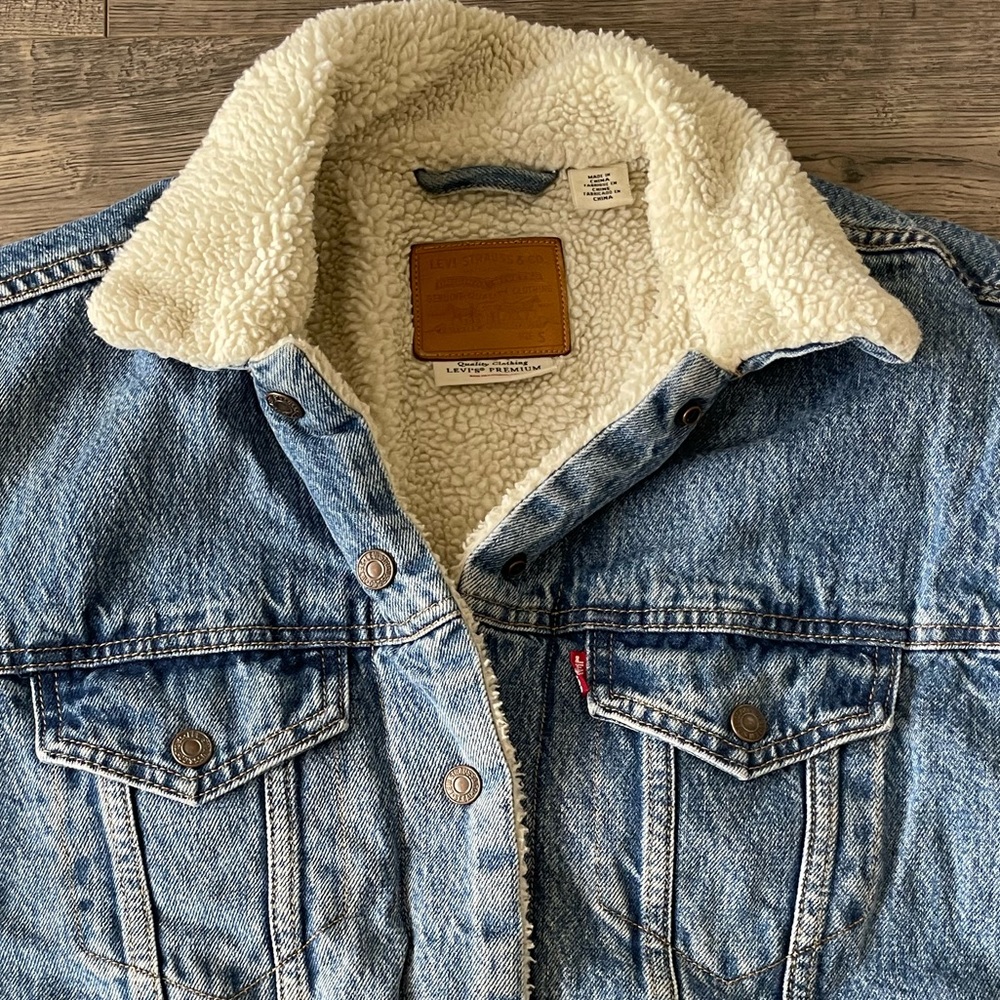 LIKE NEW Levi’s Jacket